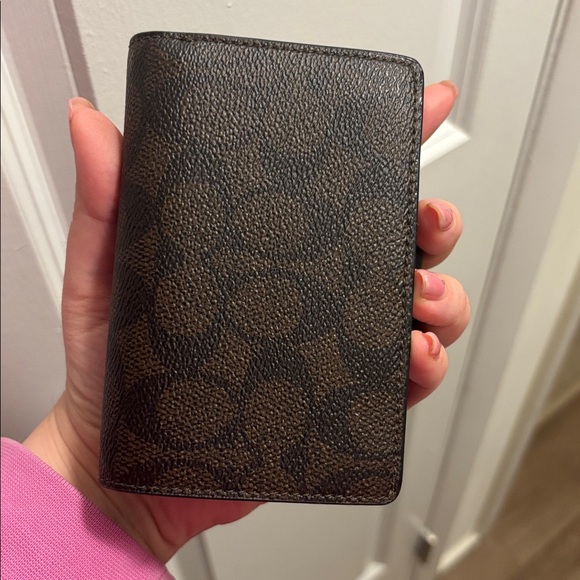 Medium Corner Zip Wallet In Signature Canvas - Picture 5 of 6